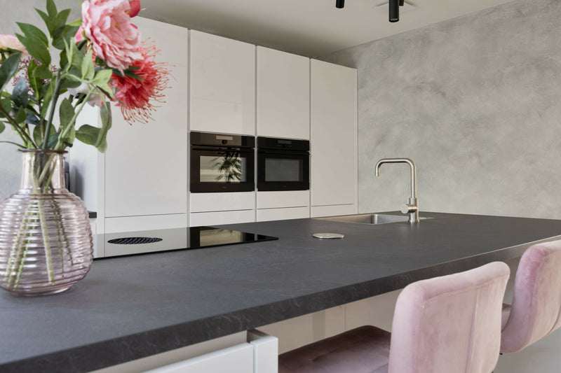Witte Hoogglans Keuken met Unieke Details-Jan van Sundert-Keuken-OBLY