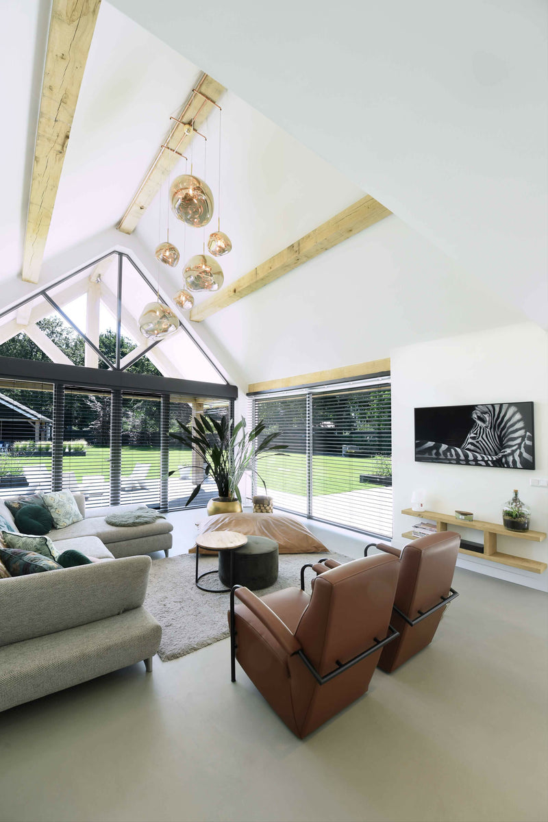 Woonbeton in moderne villa-Berkers Vloeren-woonkamer-Moderne villa met stijlvolle woonbetonvloer | Duurzaam & eigentijds-OBLY