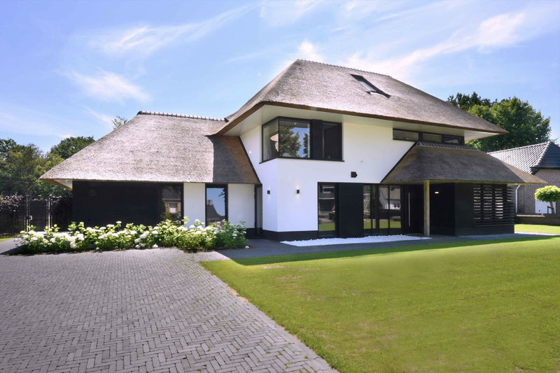 Woonbeton in moderne villa-Berkers Vloeren-woonkamer-Moderne villa met stijlvolle woonbetonvloer | Duurzaam & eigentijds-OBLY