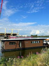 Woonboot in Numansdorp met thermisch Fraké gevelbekleding-Prowood-gevelbekleding,houten gevelbekleding,Numansdorp,Thermisch Fraké,Trapy Rhombus,Woonboot-Woonboot Numansdorp met thermisch Fraké | Bosmaat-OBLY