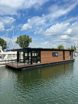 Woonboot in Numansdorp met thermisch Fraké gevelbekleding-Prowood-gevelbekleding,houten gevelbekleding,Numansdorp,Thermisch Fraké,Trapy Rhombus,Woonboot-Woonboot Numansdorp met thermisch Fraké | Bosmaat-OBLY