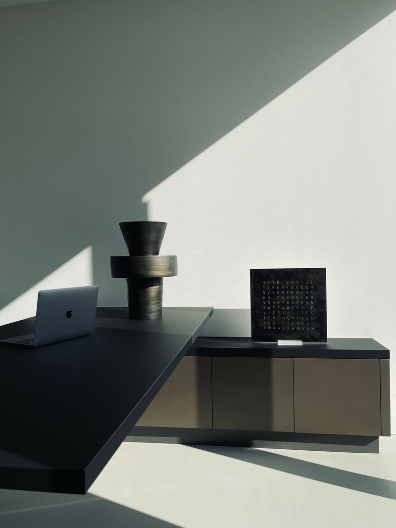 Woonkamer met maatwerk wandmeubel en luxe zitopstelling-L4 Elvire-woonkamer-Luxe woonkamer met maatwerk wandmeubel & zitopstelling | STUDIO L4-OBLY