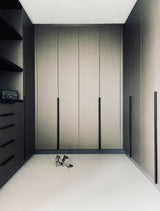 Woonkamer met maatwerk wandmeubel en luxe zitopstelling-L4 Elvire-woonkamer-Luxe woonkamer met maatwerk wandmeubel & zitopstelling | STUDIO L4-OBLY