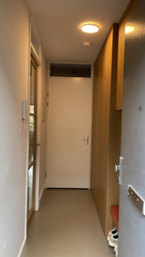 appartement met open keuken en kookeiland-lin design-boog-architectuur,boog-nis,design-roomdivider,houten-roomdivider,interieur-architectuur,kast-op-maat,maatwerk-interieur,maatwerk-kast,maatwerk-roomdivider,open-kastenwand,roomdivider-met-boog,woonkamer-interieur-OBLY