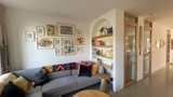 appartement met open keuken en kookeiland-lin design-boog-architectuur,boog-nis,design-roomdivider,houten-roomdivider,interieur-architectuur,kast-op-maat,maatwerk-interieur,maatwerk-kast,maatwerk-roomdivider,open-kastenwand,roomdivider-met-boog,woonkamer-interieur-OBLY