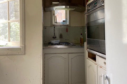 Badkamer vóór de renovatie van een monumentaal grachtenpand aan de Keizersgracht in Amsterdam.