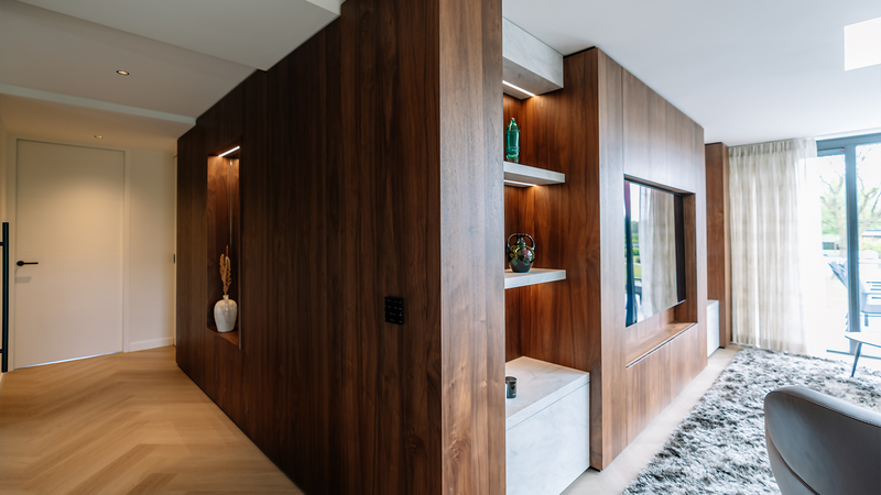 harmonieus interieur met maatwerk-HUIBERS bureau-Interieurarchitectuur,Maatwerk interieur,Woonkamer-Luxe Interieurontwerp met Maatwerk, Marmer & Eikenhout-OBLY