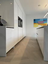herinrichting begane grond met open keuken-Lin design-herinrichting-begane-grond,interieur-renovatie,keuken-interieur,keuken-met-kookeiland,keuken-op-maat,keuken-renovatie,moderne-keuken,open-keuken,open-woonruimte,renovatie-amstelveen,woning-renovatie,woning-verbouwing-OBLY