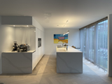 herinrichting begane grond met open keuken-Lin design-herinrichting-begane-grond,interieur-renovatie,keuken-interieur,keuken-met-kookeiland,keuken-op-maat,keuken-renovatie,moderne-keuken,open-keuken,open-woonruimte,renovatie-amstelveen,woning-renovatie,woning-verbouwing-OBLY