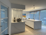 herinrichting begane grond met open keuken-Lin design-herinrichting-begane-grond,interieur-renovatie,keuken-interieur,keuken-met-kookeiland,keuken-op-maat,keuken-renovatie,moderne-keuken,open-keuken,open-woonruimte,renovatie-amstelveen,woning-renovatie,woning-verbouwing-OBLY