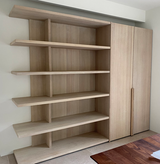 maatwerk badkamermeubel en eiken kastenwand op maat-voermans-badkamermeubel-op-maat,design-interieur,dubbele-wastafel,eiken-kastenwand,houten-badkamermeubel,interieur-inspiratie,kastenwand-op-maat,maatwerk-badkamermeubel,maatwerk-interieur,maatwerk-kast,modern-badkamermeubel,open-kastenwand-OBLY