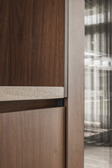 maatwerk keuken en tv-meubel met haardwand-voermans-design-keuken,haardwand,houten-keuken,kastenwand-keuken,keuken-interieur,keuken-met-kookeiland,luxe-interieur,maatwerk-interieur,maatwerk-keuken,maatwerk-tv-meubel,moderne-keuken,moderne-woonkamer,tv-meubel-op-maat,woonkamer-interieur-Maatwerk donker eiken keuken en tv-meubel -OBLY