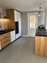 maatwerk keuken met houtfineer fronten en zwart werkblad-voermans-design-keuken,houtfineer-keuken,keuken-inspiratie,keuken-interieur,keuken-met-kookeiland,keuken-met-zwart-werkblad,keuken-op-maat,luxe-keuken,maatwerk-keuken,minimalistische-keuken,moderne-keuken,moderne-woonkeuken,woonkeuken-maatwerk keuken met houtfineer en zwart werkblad-OBLY