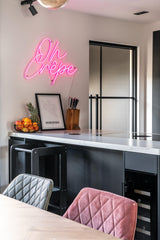 renovatie met nieuwe leefkeuken en moderne woonkamer-Studio Thirty Two-complete-woning-renovatie,interieur-ontwerp,interieur-renovatie,Keuken,keuken-renovatie,leefkeuken,moderne-indeling,uitbouw-woning,verduurzaming,woning-verbouwing,woonkamer-renovatie-Haardwand & zwarte keuken | Maatwerk interieur-OBLY