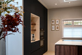 zwarte maatwerk keuken in klassieke woningrenovatie-Studio Thirty Two-blauwe-keuken,Exterieur,Interieur,interieur-renovatie,keuken-renovatie,maatwerk-interieur,maatwerk-keuken,modern-interieur,moderne-keuken,open-leefruimte,woning-verbouwing,woonkamer-renovatie-Interieurontwerp woning | Tijdloos en warm maatwerk-OBLY