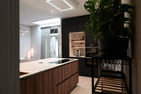zwarte maatwerk keuken in klassieke woningrenovatie-Studio Thirty Two-blauwe-keuken,Exterieur,Interieur,interieur-renovatie,keuken-renovatie,maatwerk-interieur,maatwerk-keuken,modern-interieur,moderne-keuken,open-leefruimte,woning-verbouwing,woonkamer-renovatie-Interieurontwerp woning | Tijdloos en warm maatwerk-OBLY