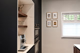 zwarte maatwerk keuken in klassieke woningrenovatie-Studio Thirty Two-blauwe-keuken,Exterieur,Interieur,interieur-renovatie,keuken-renovatie,maatwerk-interieur,maatwerk-keuken,modern-interieur,moderne-keuken,open-leefruimte,woning-verbouwing,woonkamer-renovatie-Interieurontwerp woning | Tijdloos en warm maatwerk-OBLY