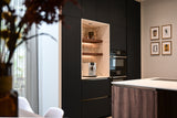 zwarte maatwerk keuken in klassieke woningrenovatie-Studio Thirty Two-blauwe-keuken,Exterieur,Interieur,interieur-renovatie,keuken-renovatie,maatwerk-interieur,maatwerk-keuken,modern-interieur,moderne-keuken,open-leefruimte,woning-verbouwing,woonkamer-renovatie-Interieurontwerp woning | Tijdloos en warm maatwerk-OBLY