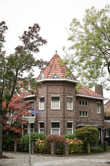 zwarte maatwerk keuken in klassieke woningrenovatie-Studio Thirty Two-blauwe-keuken,Exterieur,Interieur,interieur-renovatie,keuken-renovatie,maatwerk-interieur,maatwerk-keuken,modern-interieur,moderne-keuken,open-leefruimte,woning-verbouwing,woonkamer-renovatie-Interieurontwerp woning | Tijdloos en warm maatwerk-OBLY