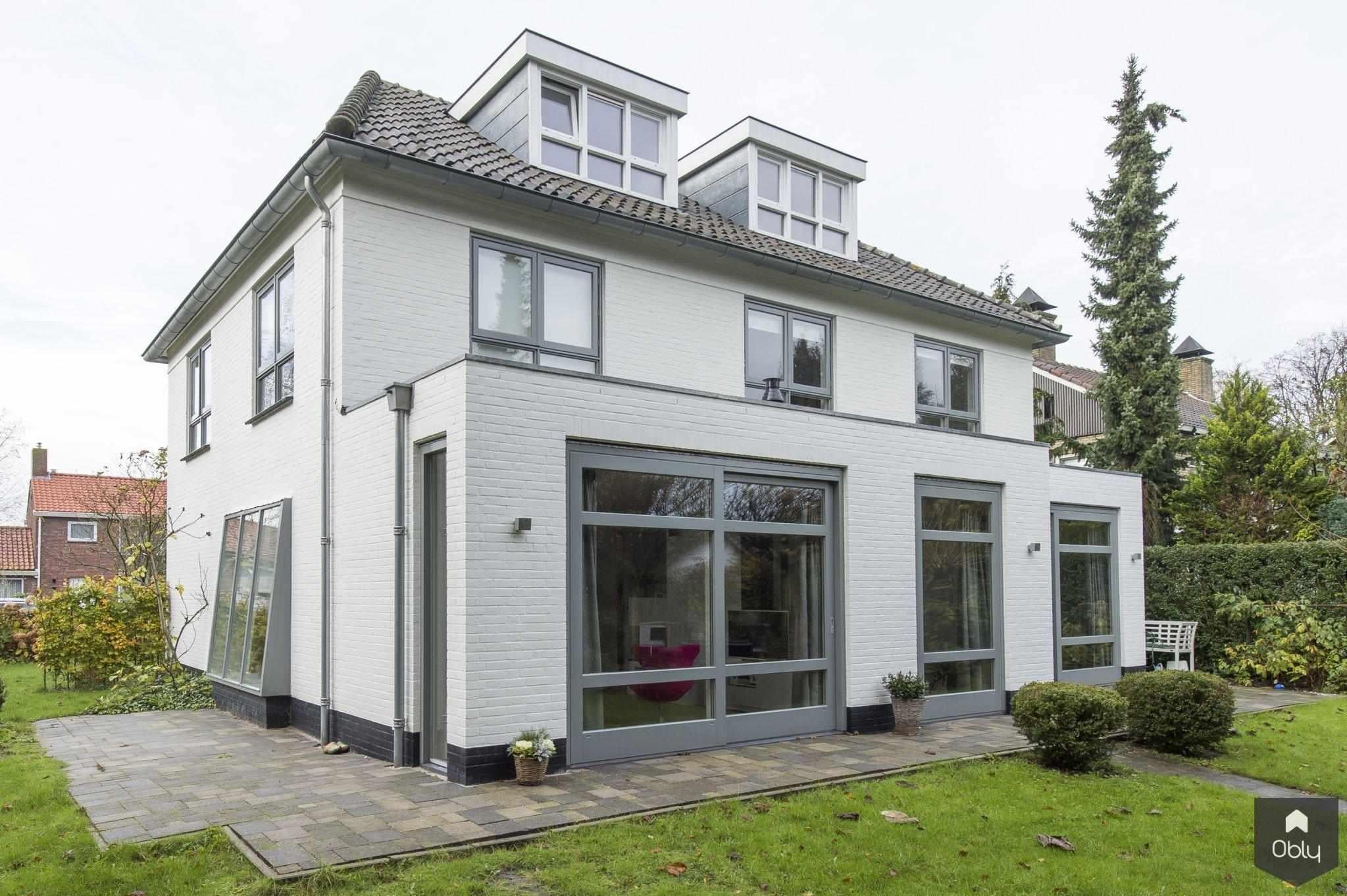 Aanbouw en renovatie villa-KOBALTBLAUW Architectuur & Interieurontwerp-Aanbouw,alle,Exterieur,grote schuifpuien,Keuken,moderne uitbreiding,tuinzijde,villa renovatie,vrijstaande woning-OBLY