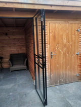 Authentieke stalen vouwdeuren tuinhuis-Stalendeurenhuys-tuin-Authentieke stalen vouwdeuren in tuinhuis geplaatst -OBLY
