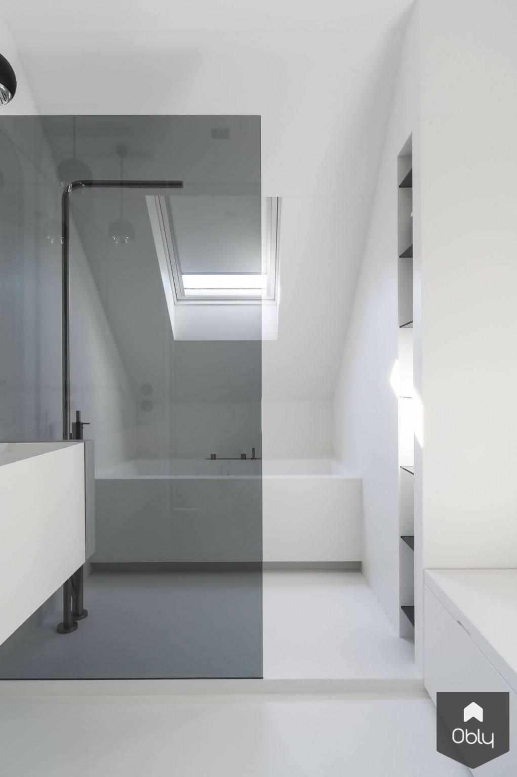 Baden in Wit-Studio Niels-alle,Badkamer,Inloopdouche,Luxe compact,Naadloze afwerking,Solid surface,Witte badkamer-Baden in Wit | OBLY.com-OBLY
