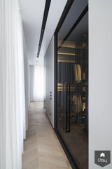 Badkamer ensuite in rijksmonument met Carrara marmer en smoked glass-Studio Niels-alle,Ambachtelijk detail,Badkamer,Carrara marmer,HI-MACS,Monumentaal,Rijksmonument,Smoked glass-Badkamer ensuite in rijksmonument | Studio Niels-OBLY