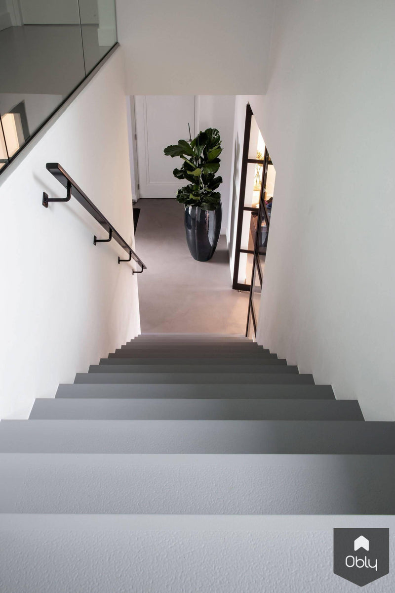 Betonlook vloer met stalen deuren-Willem Designvloeren B.V.-alle, Woonkamer-Betonlook vloer met stalen deuren | OBLY.com-OBLY