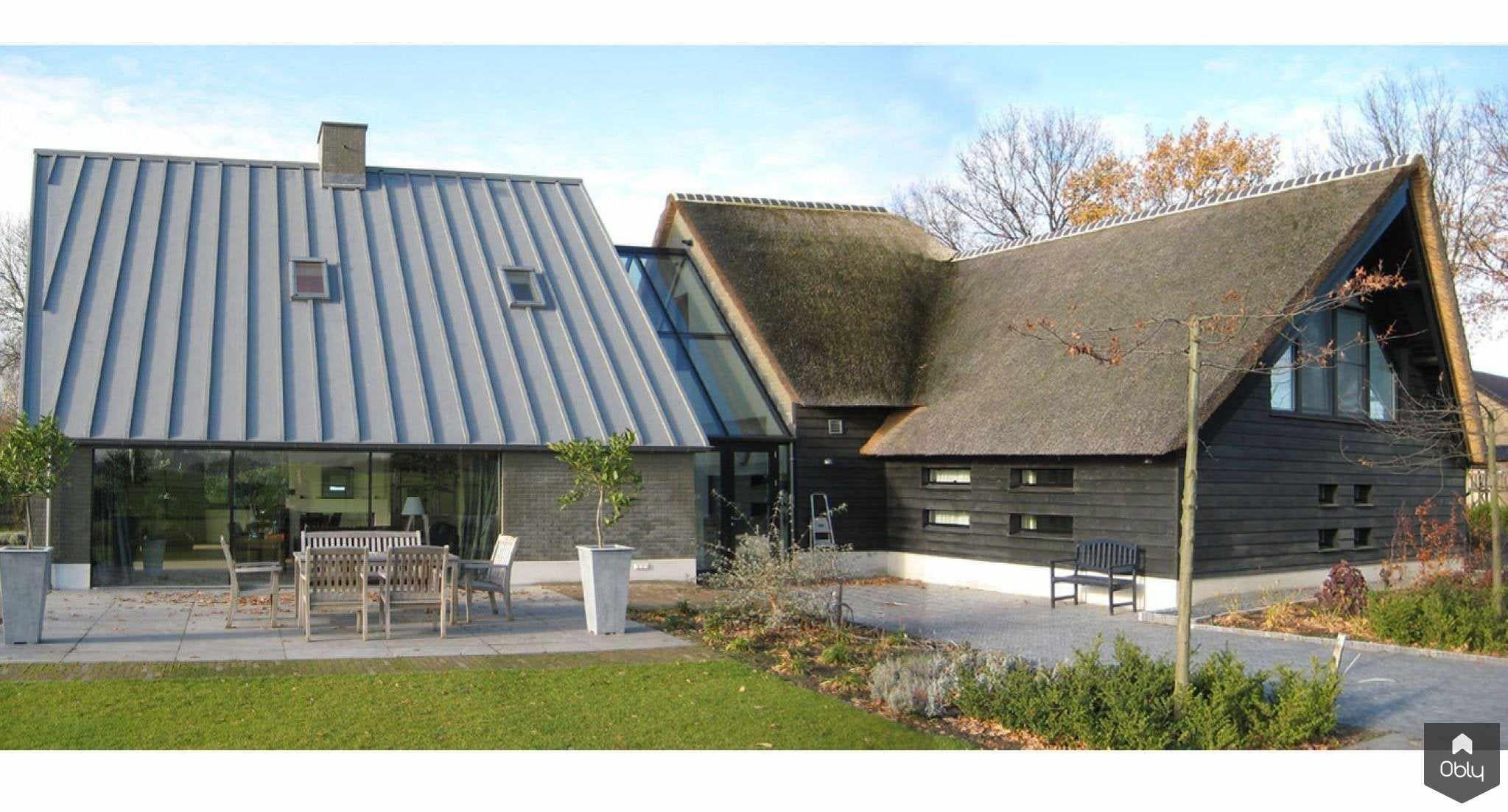 Boerderijvilla-Architectenbureau Drijvers Oisterwijk B.V.-alle,Exterieur vrijstaand,landelijke architectuur,moderne boerderij,natuurlijke materialen,rieten dak,vrijstaande woning-OBLY