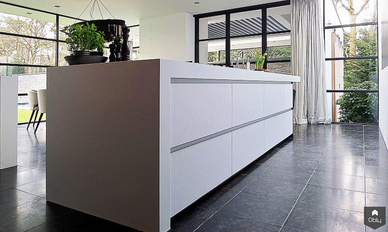 Corian werkblad met naadloos verlijmde stollenwand en spoelbak.-Cora Techniek-alle, Keuken-OBLY