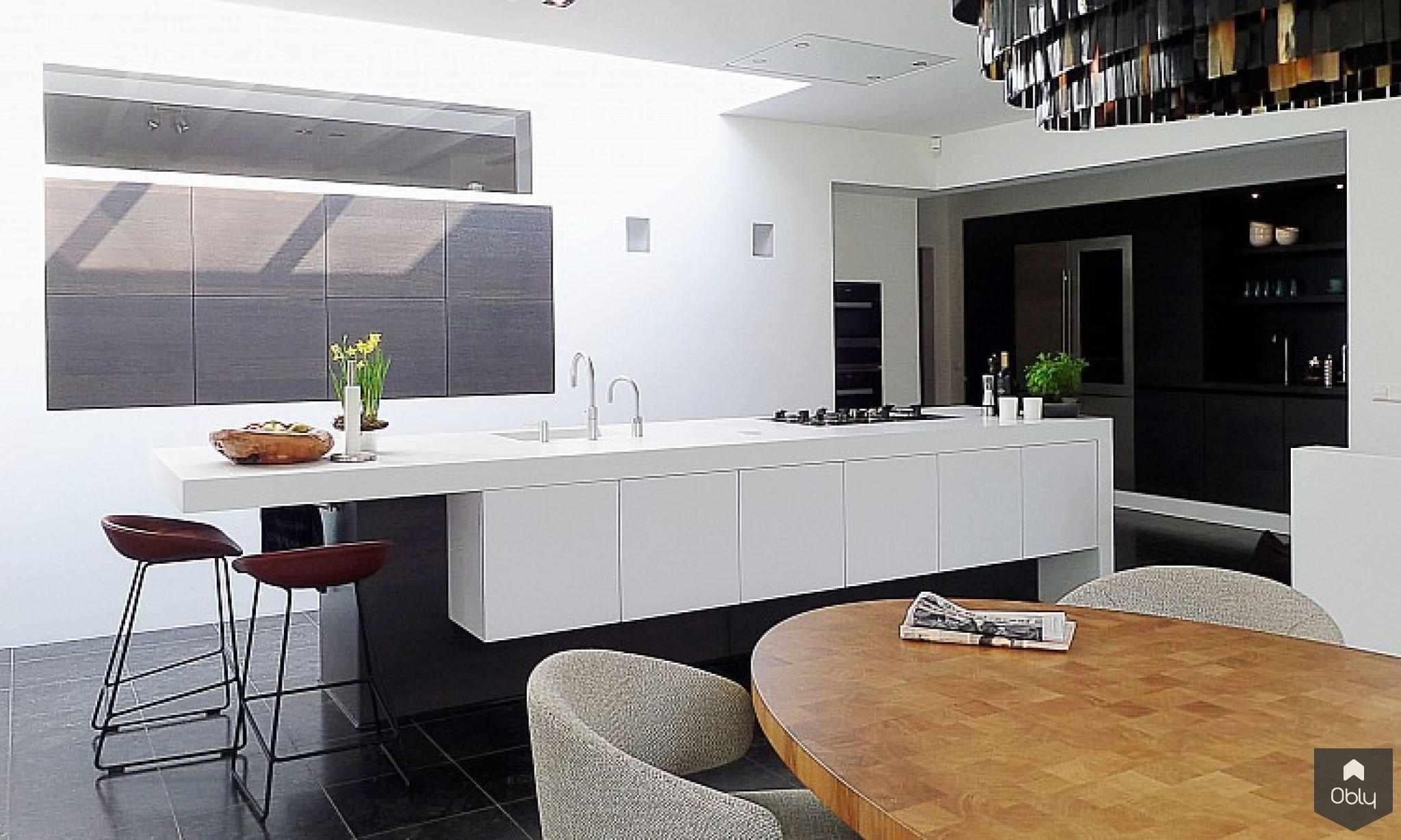 Corian werkblad met naadloos verlijmde stollenwand en spoelbak.-Cora Techniek-alle,Corian keuken,design keuken,Keuken,leefkeuken,luxe keuken,maatwerk keuken,minimalistische keuken,moderne keuken,Quooker keuken,strak werkblad,wit kookeiland-OBLY