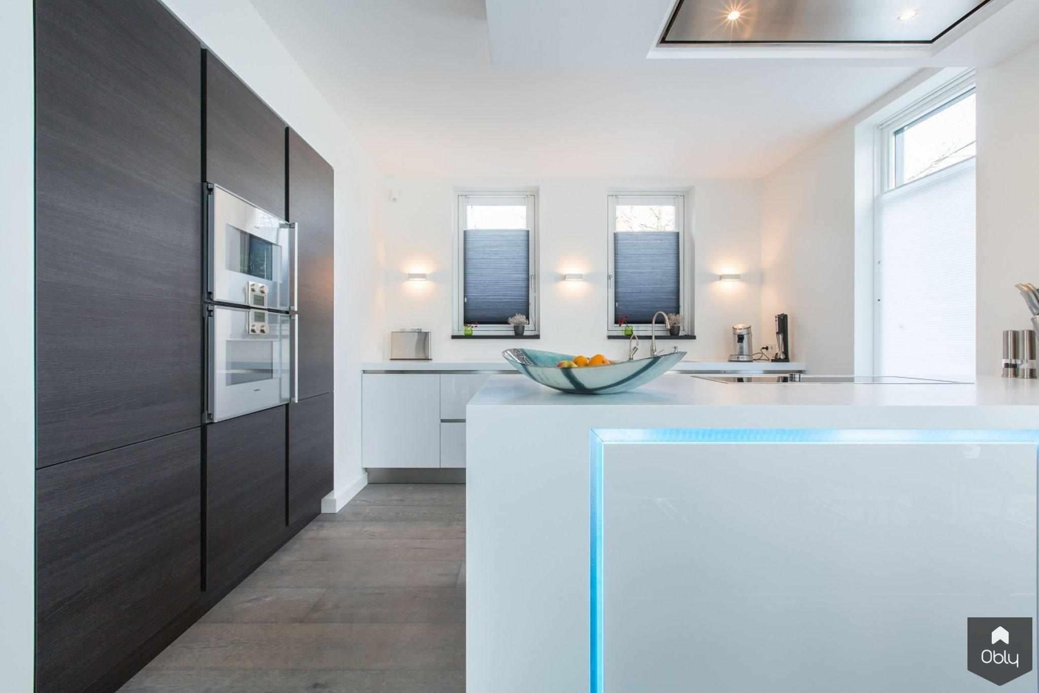 Corian werkblad met verlijmde zijwang en LED-verlichting-Cora Techniek-alle,Keuken-OBLY