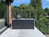 Design buitenkeuken natuurstenen werkblad-COOXS-alle,buiten koken in luxe tuin,buitenkeuken met natuurstenen werkblad,compacte buitenkeuken met barbecue,design buitenkeuken,exclusieve buitenruimte,luxe tuin met buitenkeuken,moderne buitenkeuken inspiratie,strakke wellness tuin-Design buitenkeuken natuurstenen werkblad-OBLY