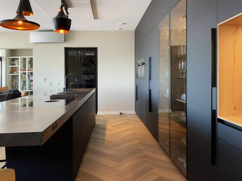 Designkeuken mat zwart-Keukenarchitectuur Midden Brabant-Keuken-Moderne designkeuken zwart zijdemat-OBLY