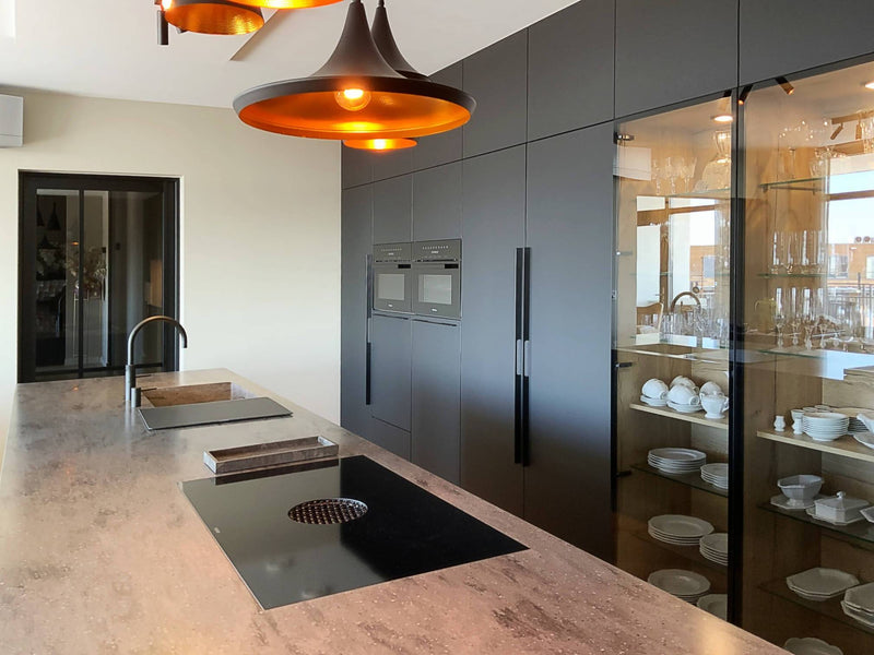 Designkeuken mat zwart-Keukenarchitectuur Midden Brabant-Keuken-Moderne designkeuken zwart zijdemat-OBLY