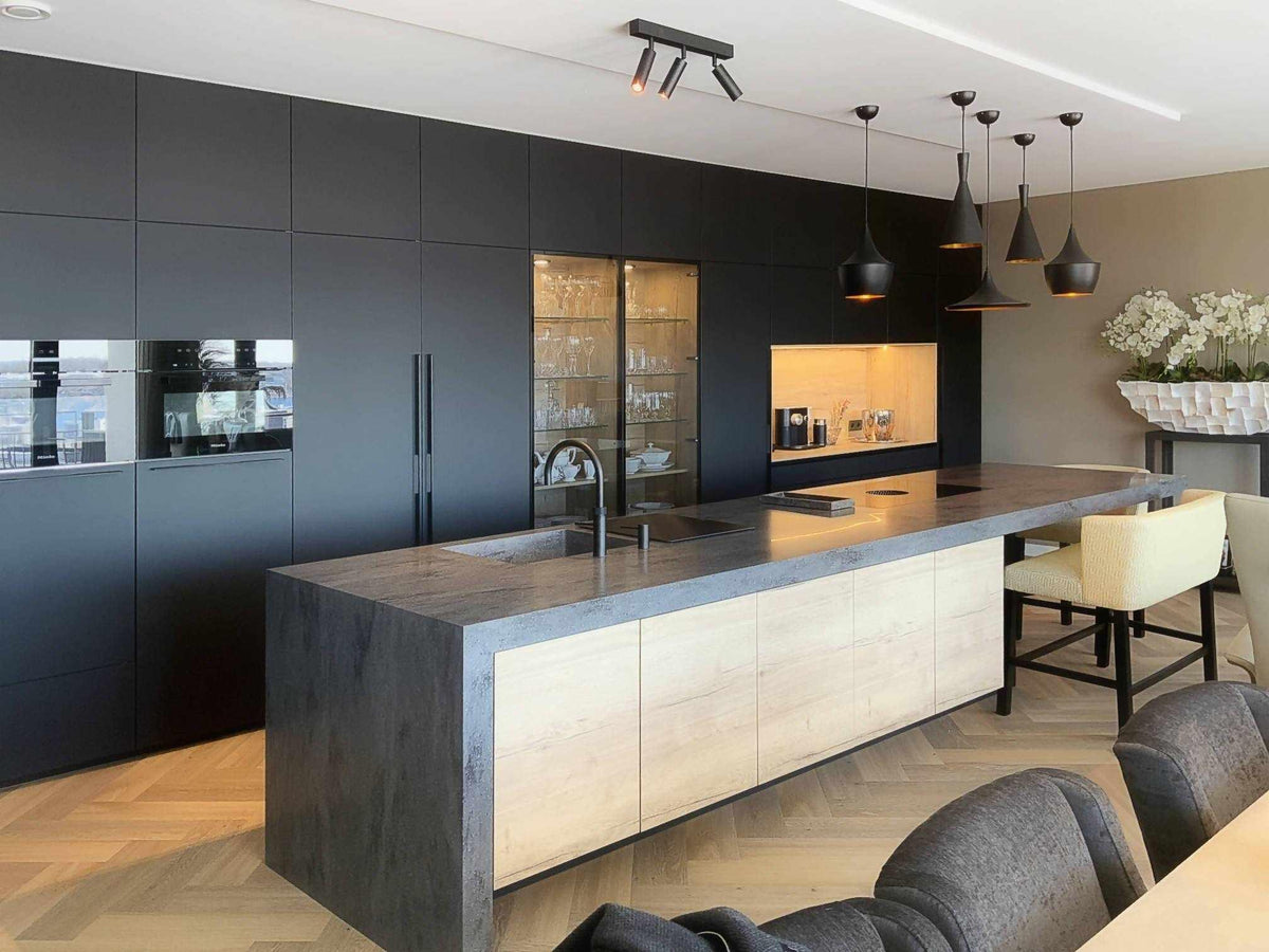 Designkeuken mat zwart-Keukenarchitectuur Midden Brabant-Keuken-Moderne designkeuken zwart zijdemat-OBLY