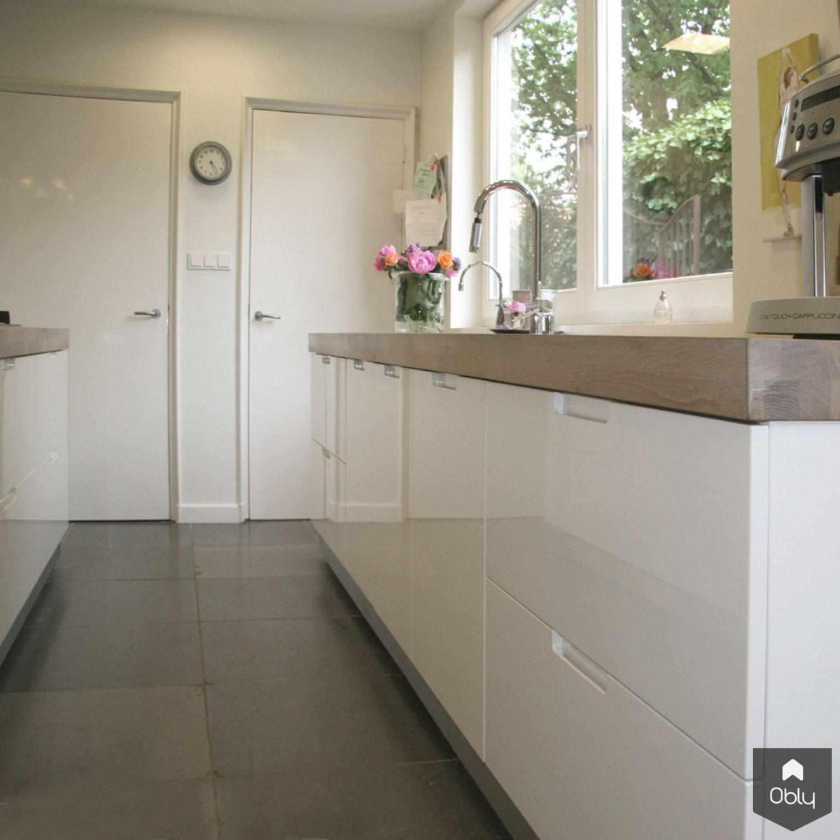 Eigentijdse renovatie herenhuis-Doreth Eijkens | Interieur Architectuur-alle,daglicht in woning,eigentijdse herenhuis renovatie,hoogglans maatwerk keuken,Keuken,luxe interieur renovatie,maatwerk interieurdesign,massief houten details,moderne badkamer integratie,stijlvolle woningrenovatie,strakke keukeninrichting,Woonkamer-OBLY