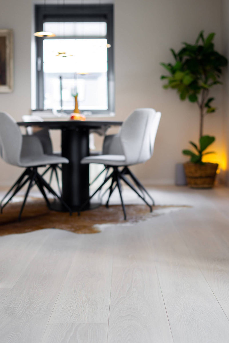 Eiken brede wit gelakte parketvloer-OBLY-alle,Houten vloer,Parketvloer,woonkamer-Bauwerk brede wit gelakte parketvloer-OBLY