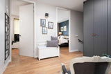 Eiken planken vloer met vloerverwarming-The Woodstore-lichte woonkamer,moderne woonkamer,Woonkamer,woonkamer met grote ramen,woonkamer met houten vloer,woonkamer met open keuken-Eiken planken vloer met vloerverwarming-OBLY