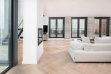 Eiken visgraatvloer in penthouse in purmerend-The Woodstore-alle,lichte woonkamer,moderne woonkamer,ruime woonkamer interieur,Woonkamer,woonkamer met grote ramen,woonkamer met houten vloer-Eiken visgraatvloer in penthouse in purmerend-OBLY