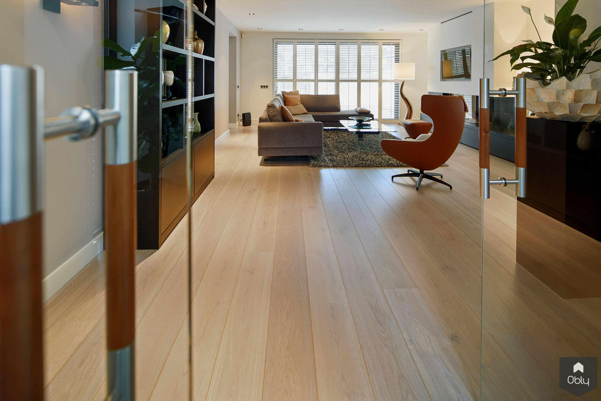 Eiken vloer en keramische tegels in woning-MoreFloors-alle,exterieur woning vloer design,interieur eiken parket,keuken keramische tegels vloer,Woonkamer,woonkamer eiken vloer,woonkamer houten vloer modern-OBLY
