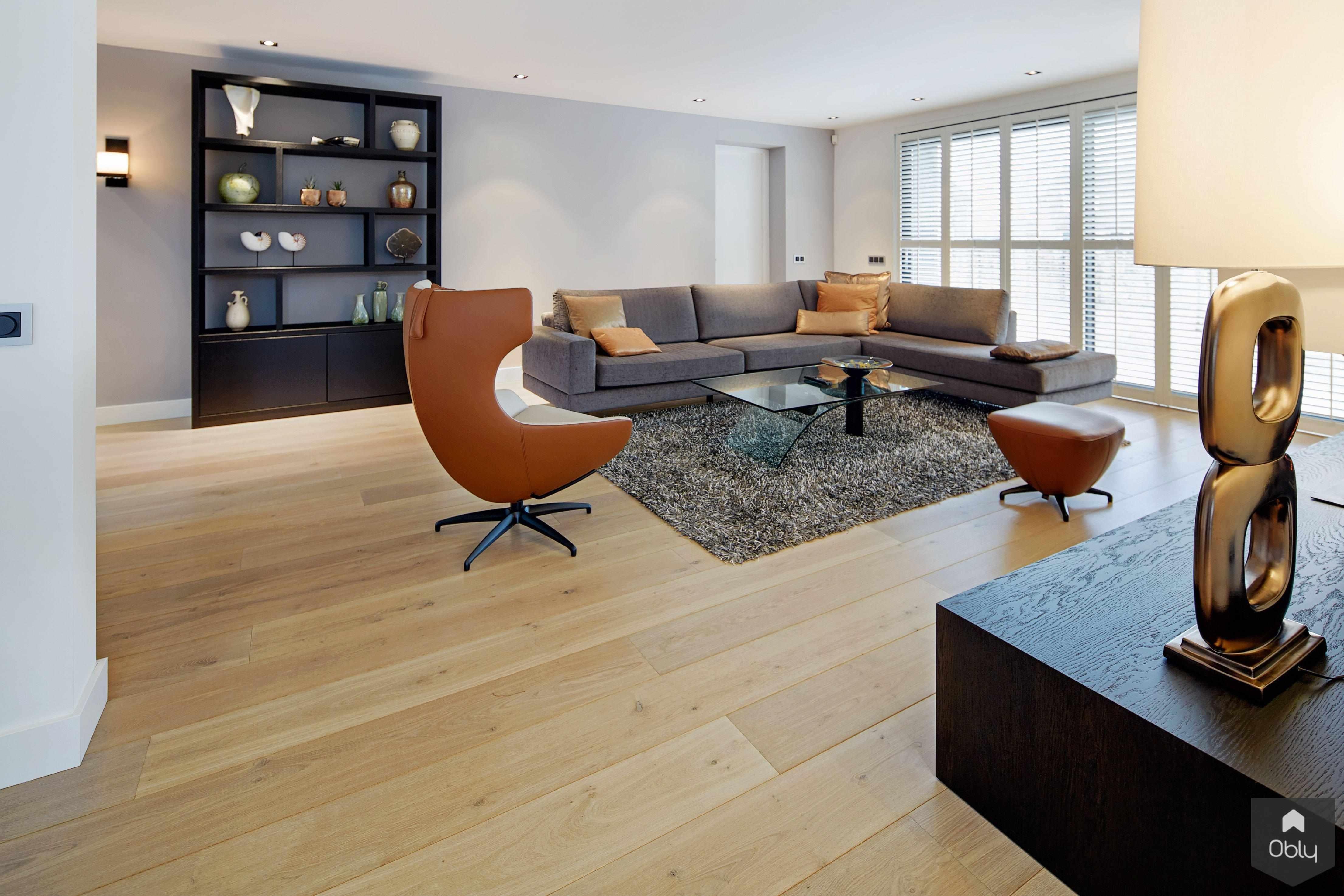 Eiken vloer en keramische tegels in woning-MoreFloors-alle,exterieur woning vloer design,interieur eiken parket,keuken keramische tegels vloer,Woonkamer,woonkamer eiken vloer,woonkamer houten vloer modern-OBLY