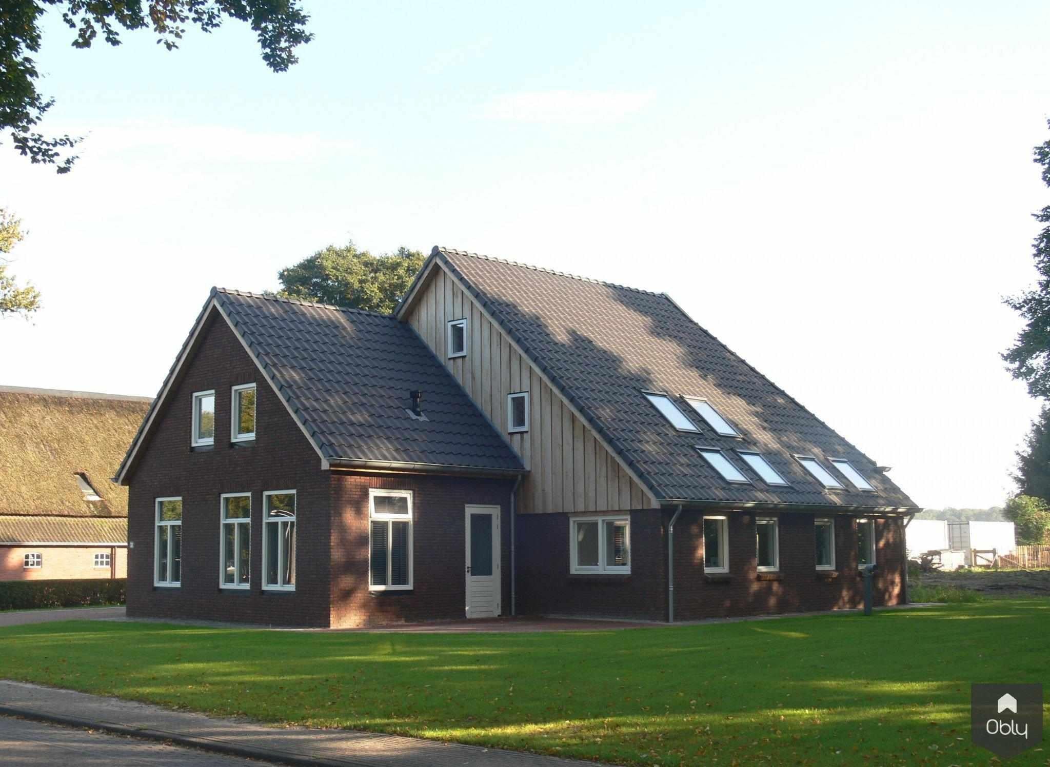 Eikenhouten gebinten woning-Robuust Eiken-alle,authentieke sfeer,eikenhouten gebinten,houtbouw woning,houten constructie,karakteristiek interieur,landelijke woning,robuust eiken,Woonkamer-OBLY