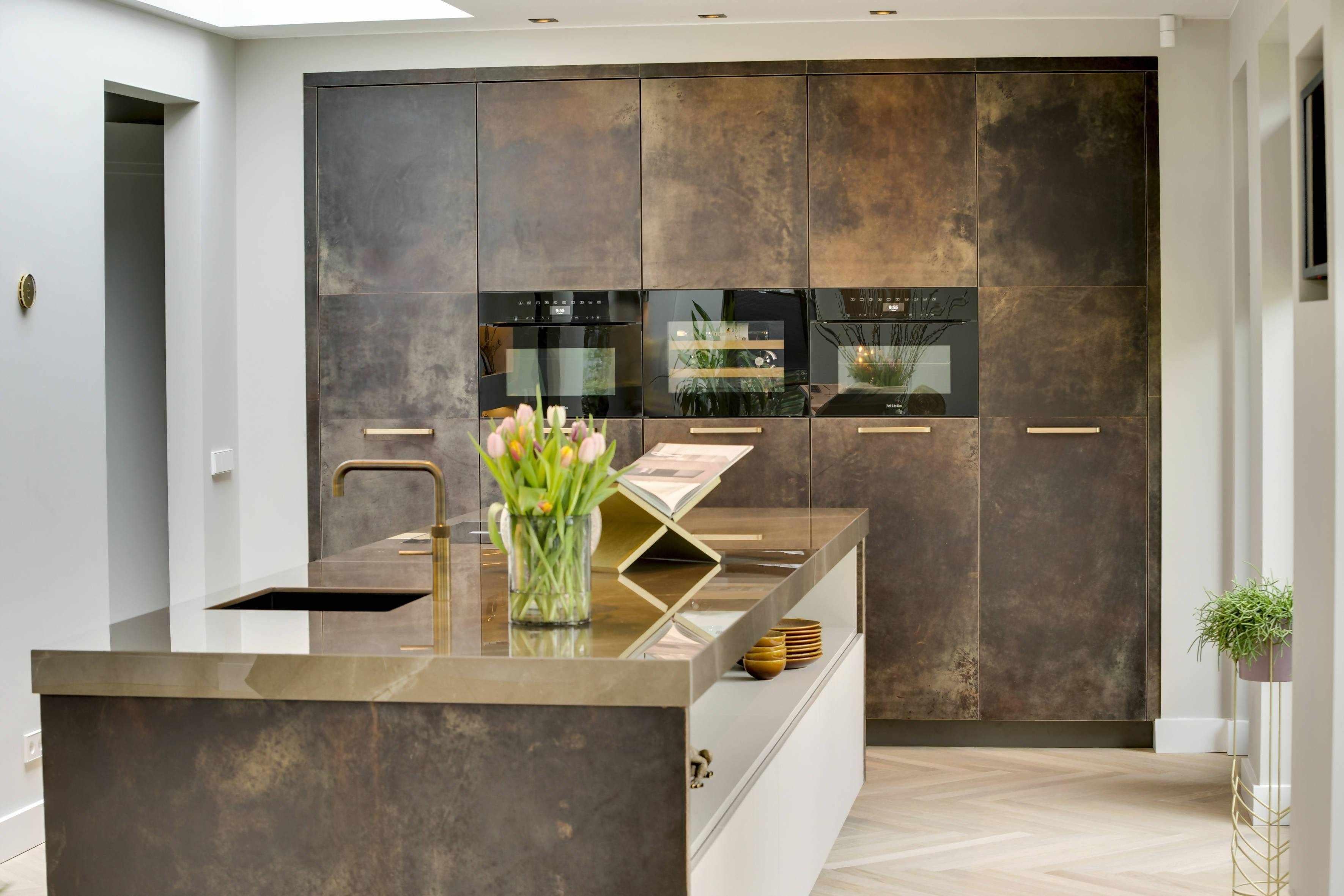 Exclusieve keuken lederen fronten-Paul Theuws Interieur-keuken-Exclusieve keuken met lederen fronten-OBLY