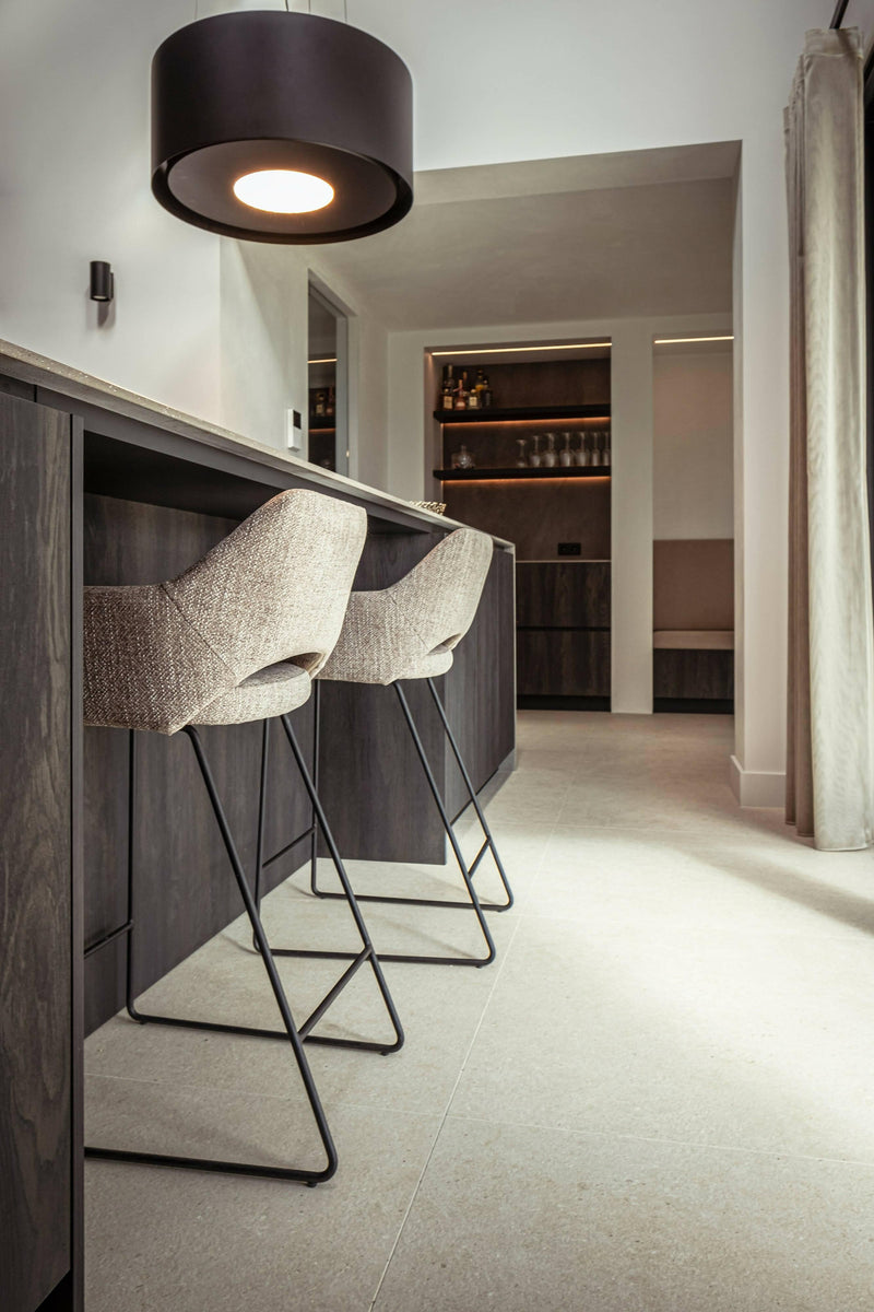 Exclusieve maatwerk keuken met wijn-bar
