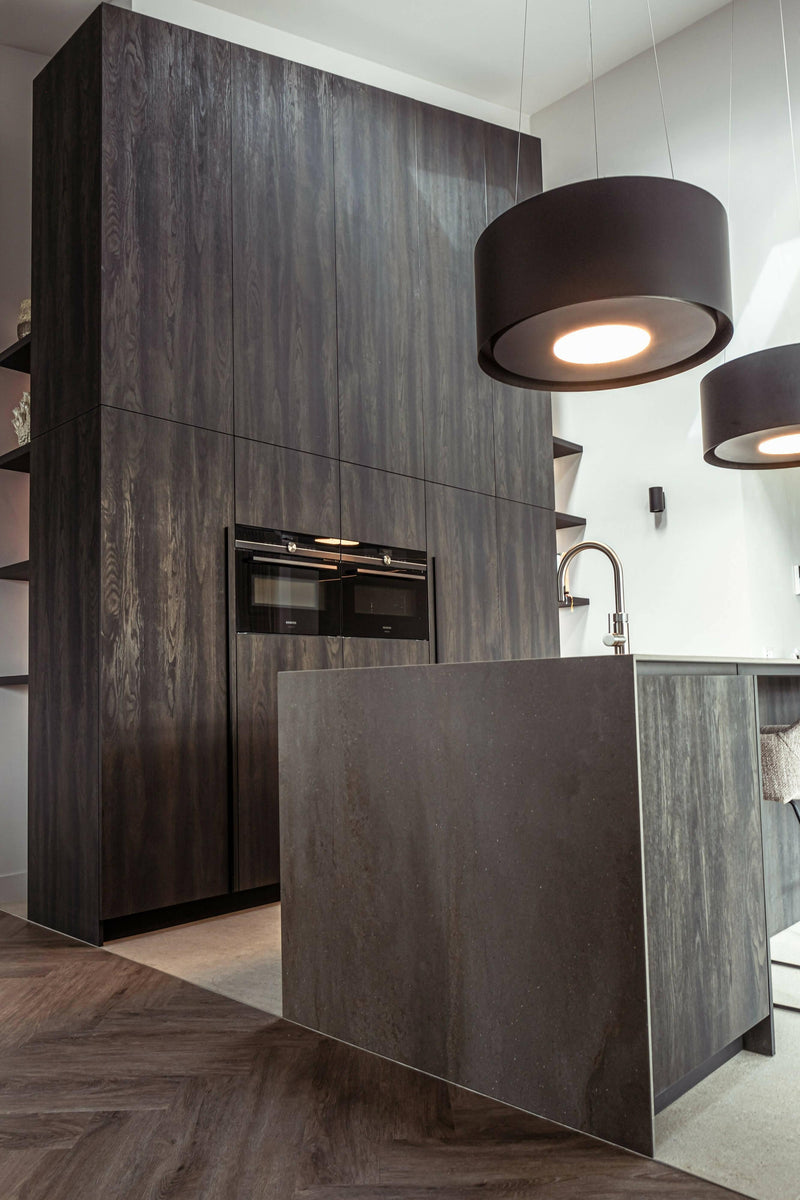 Exclusieve maatwerk keuken met wijn-bar