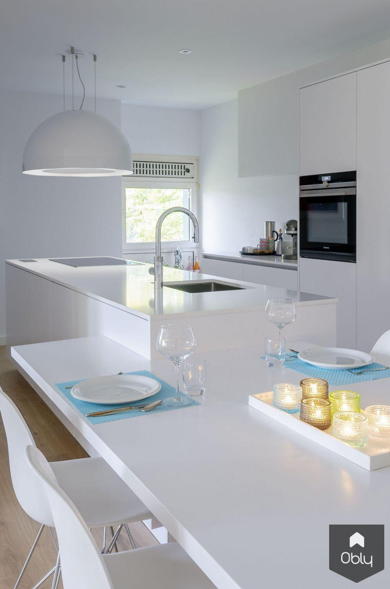 Frank! Witte keuken met Wave afzuigkap en wijnklimaatkast-Frank! Maatwerk Keukens-alle,Keuken-OBLY