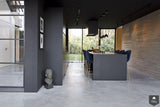 Gevlinderde betonvloer in moderne villa-Willem Designvloeren B.V.-alle,Keuken-OBLY