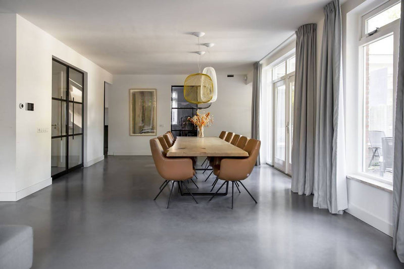 Gevlinderde betonvloer vrijstaande villa-Willem Designvloeren B.V.-Vloeren-OBLY