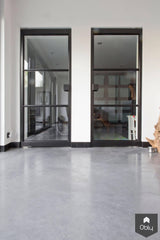Gevlinderde woonbeton vloer en stalen deuren-Willem Designvloeren B.V.-alle, Woonkamer-Gevlinderde woonbeton vloer en stalen deuren | OBLY.com-OBLY